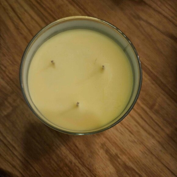 BBW White Barn White Tea & Sage Candle - Picture 2 of 2